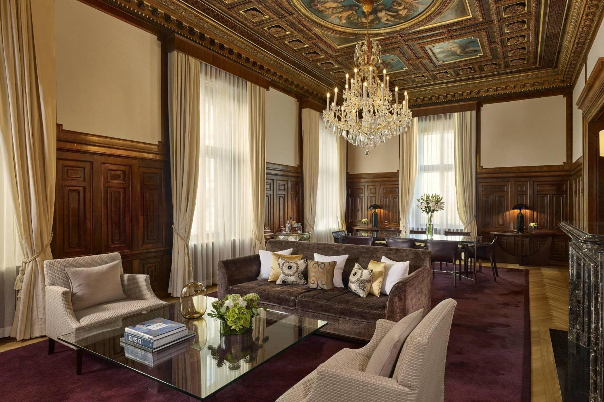 Suite Presidenziale con Vista Città e Accesso Club Lounge